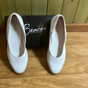 BEACON Womens Phoenix Espadrilles White Canvas Slip on Shoes 12WW New with Box